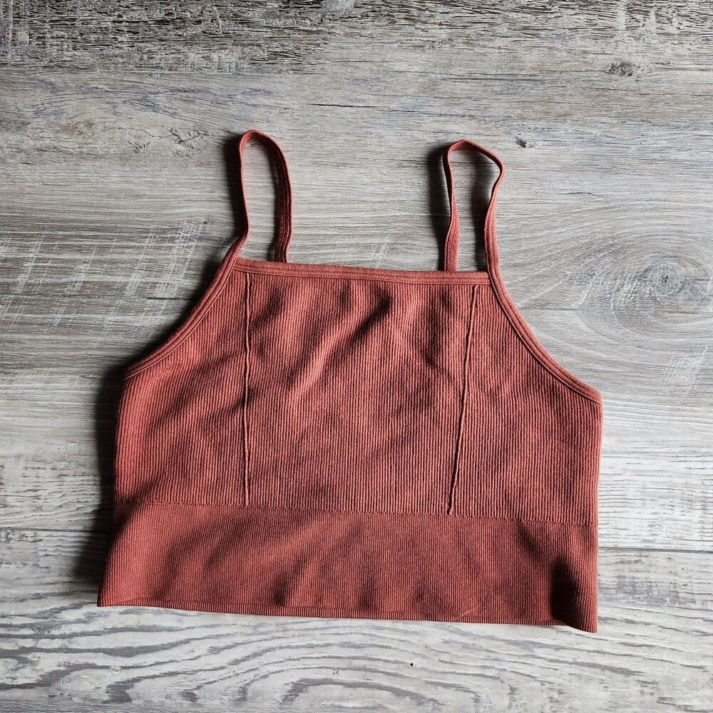 (L) Fabletics bra